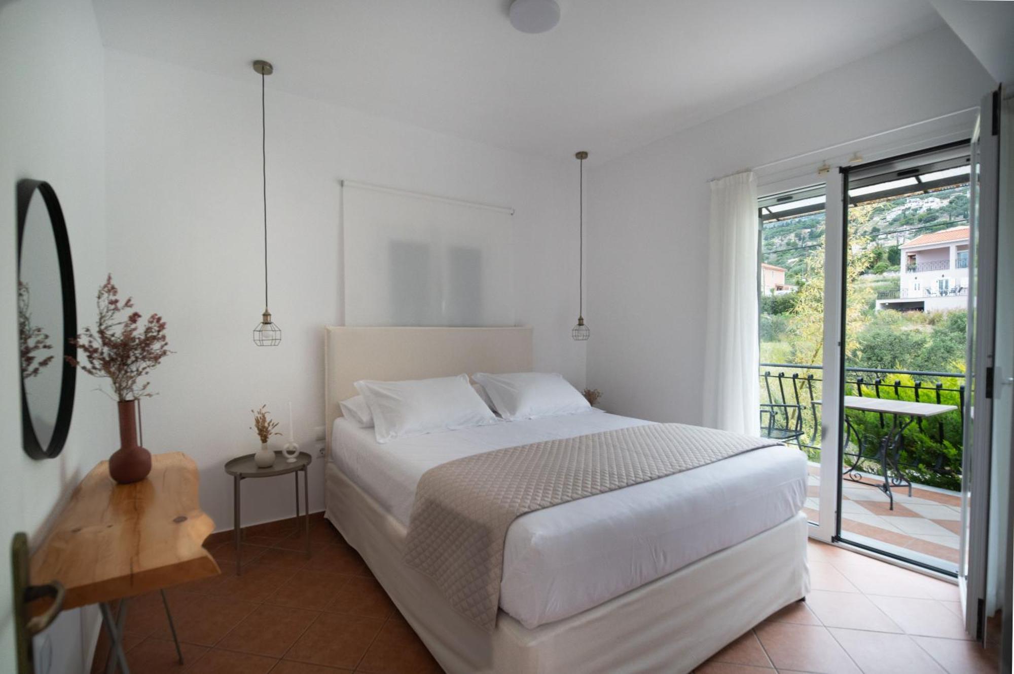 Christoforos Apartments Lourdata  Esterno foto