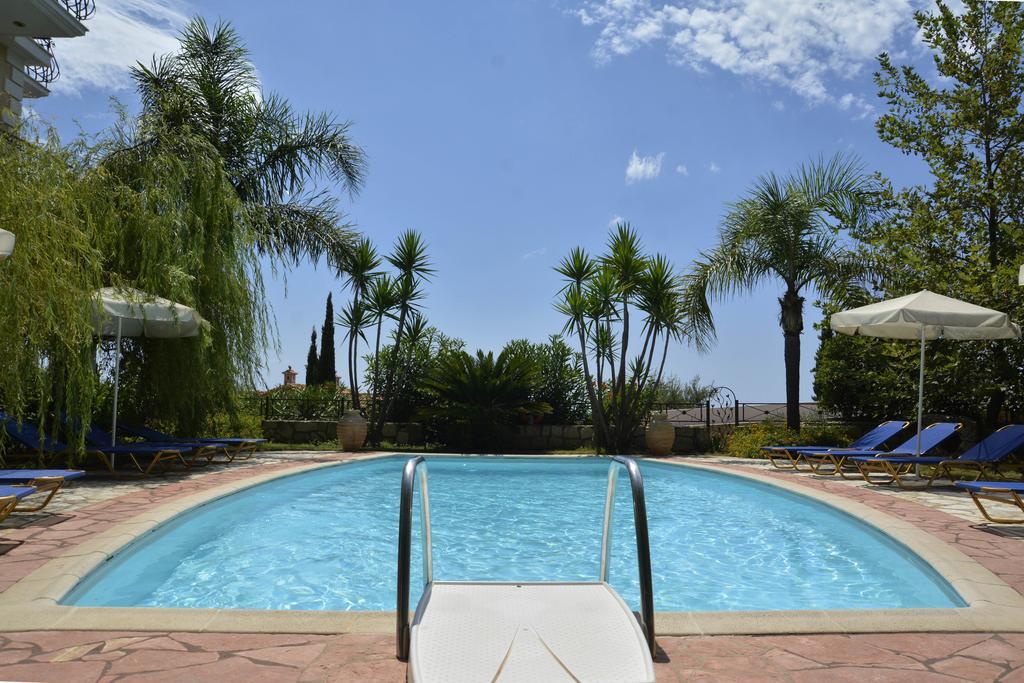 Christoforos Apartments Lourdata  Esterno foto