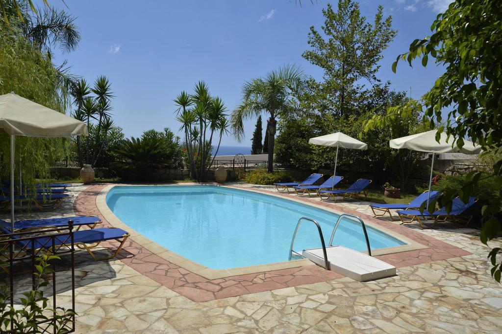 Christoforos Apartments Lourdata  Esterno foto